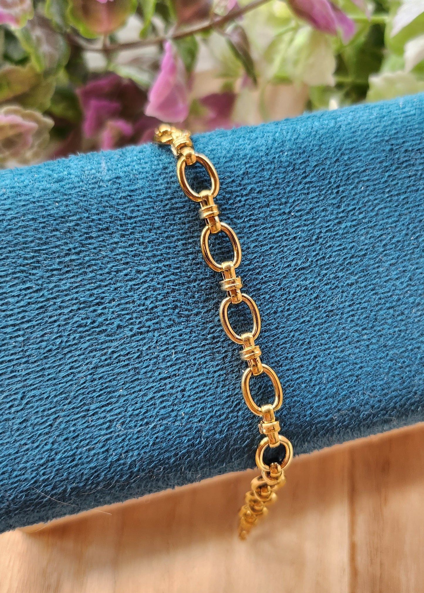 Bracciale in acciaio dorato a maglia ovale