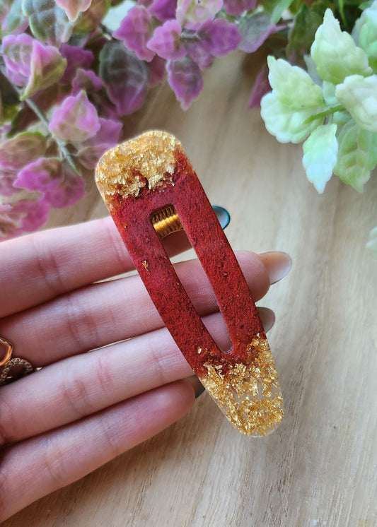Hair clip rossa con foglia oro