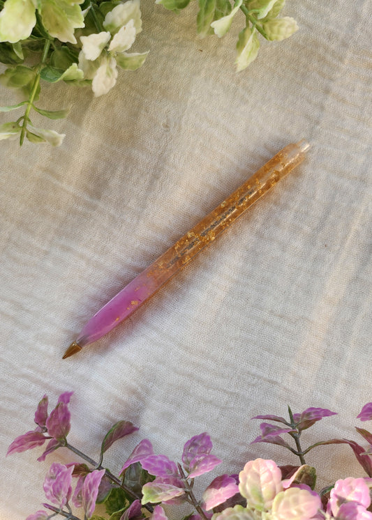 Penna ricaricabile in resina rosa e oro