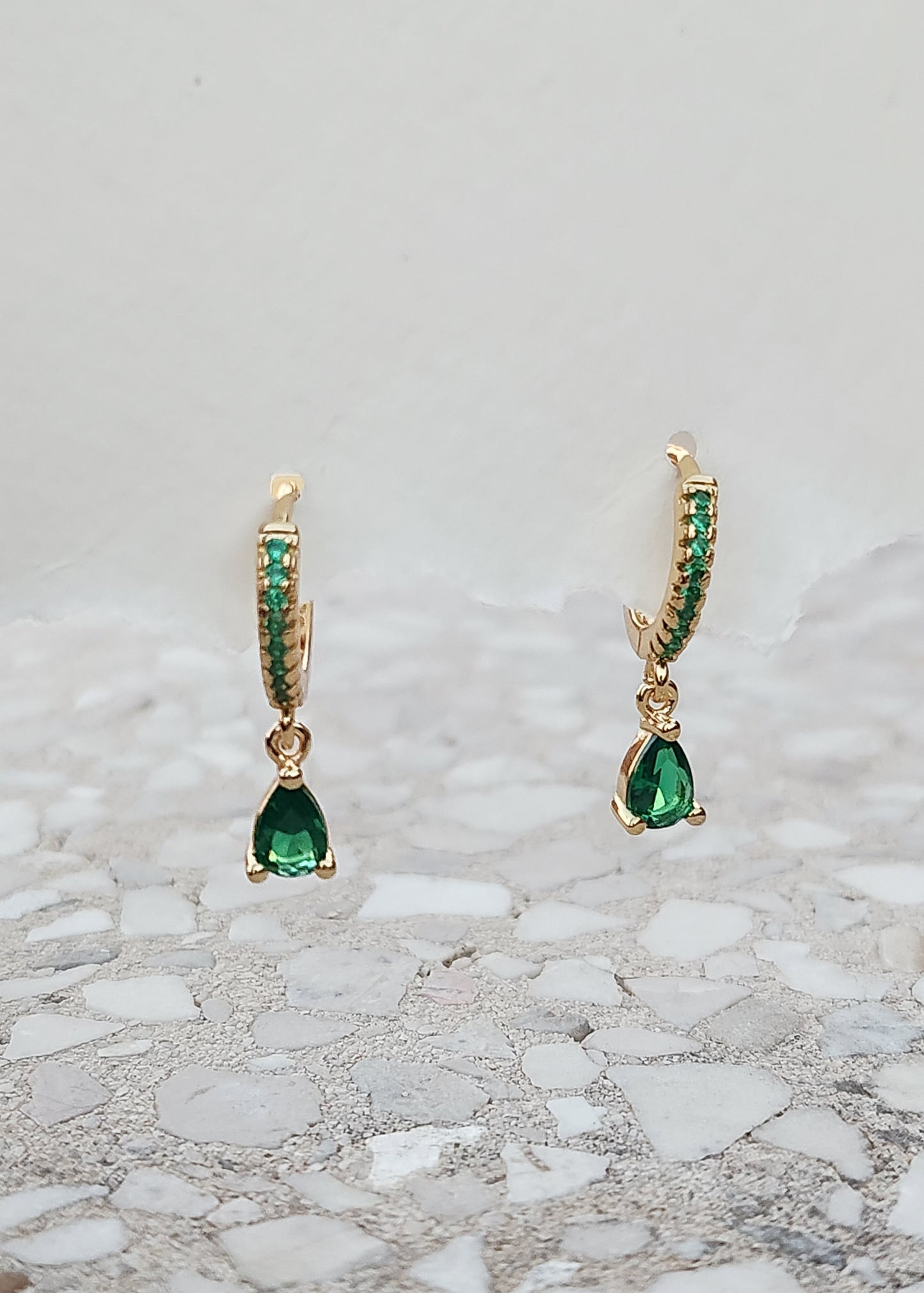 Orecchini Pendenti con Zirconi a Goccia