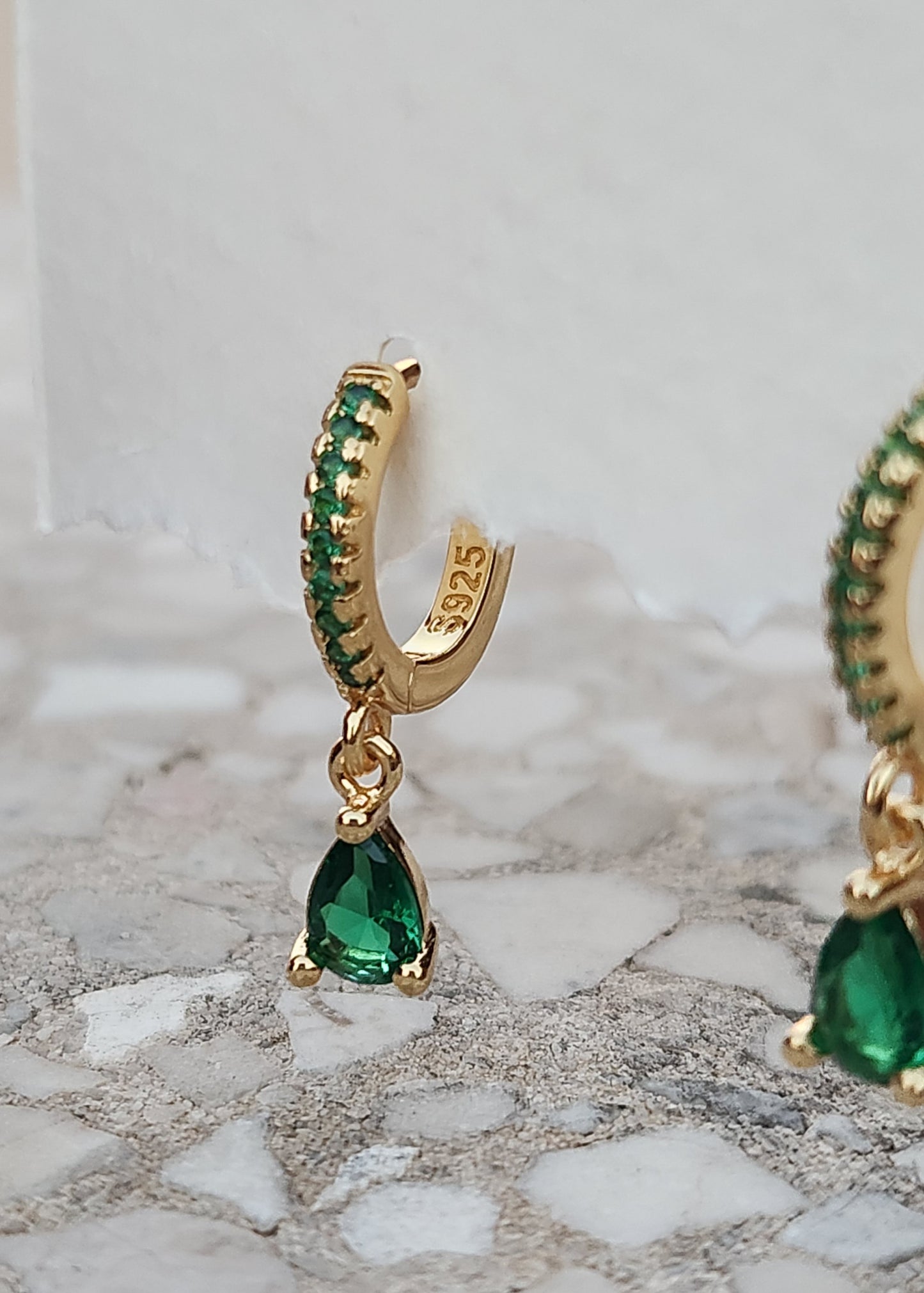 Orecchini Pendenti con Zirconi a Goccia