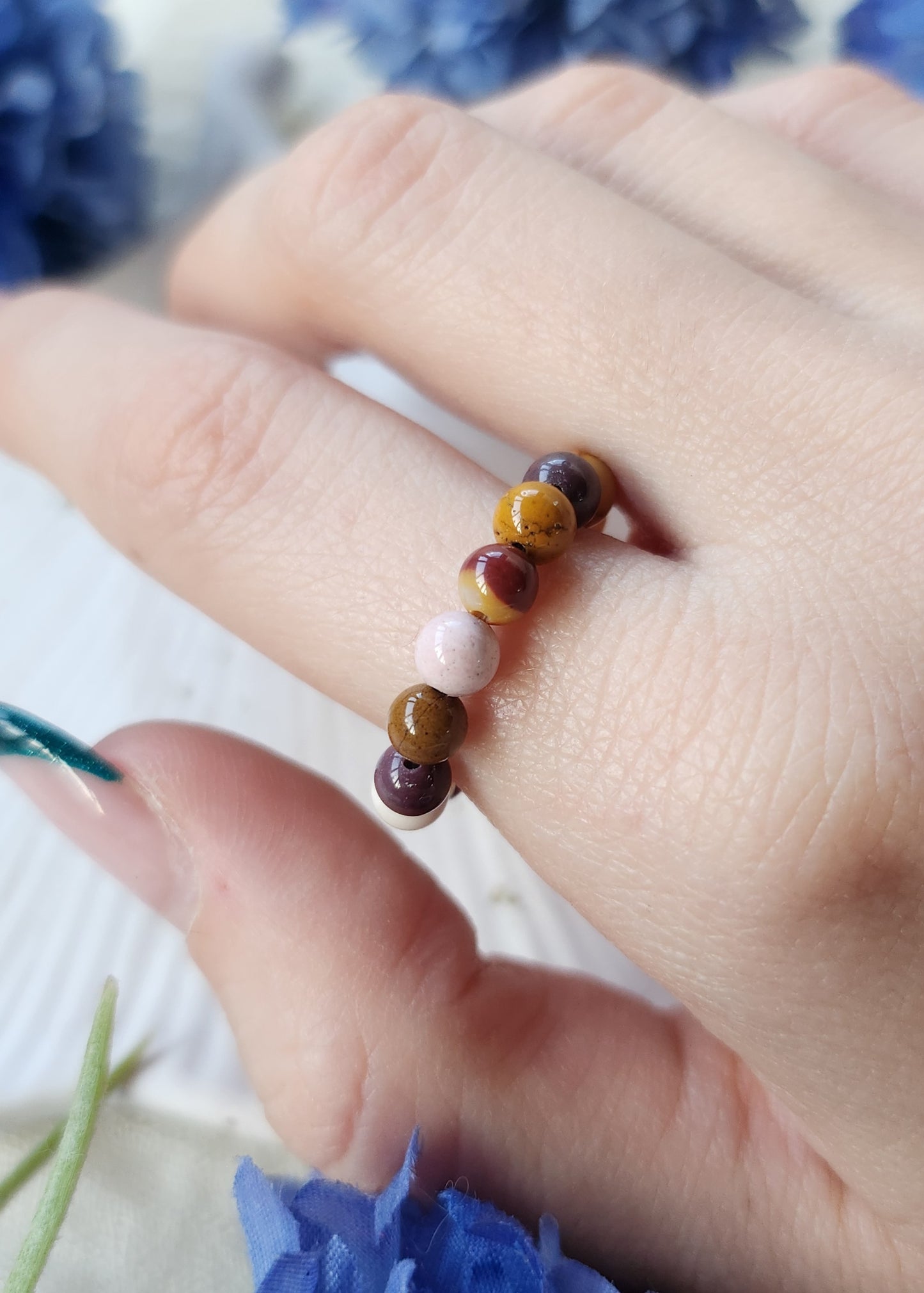 Anello a molla Mookaite