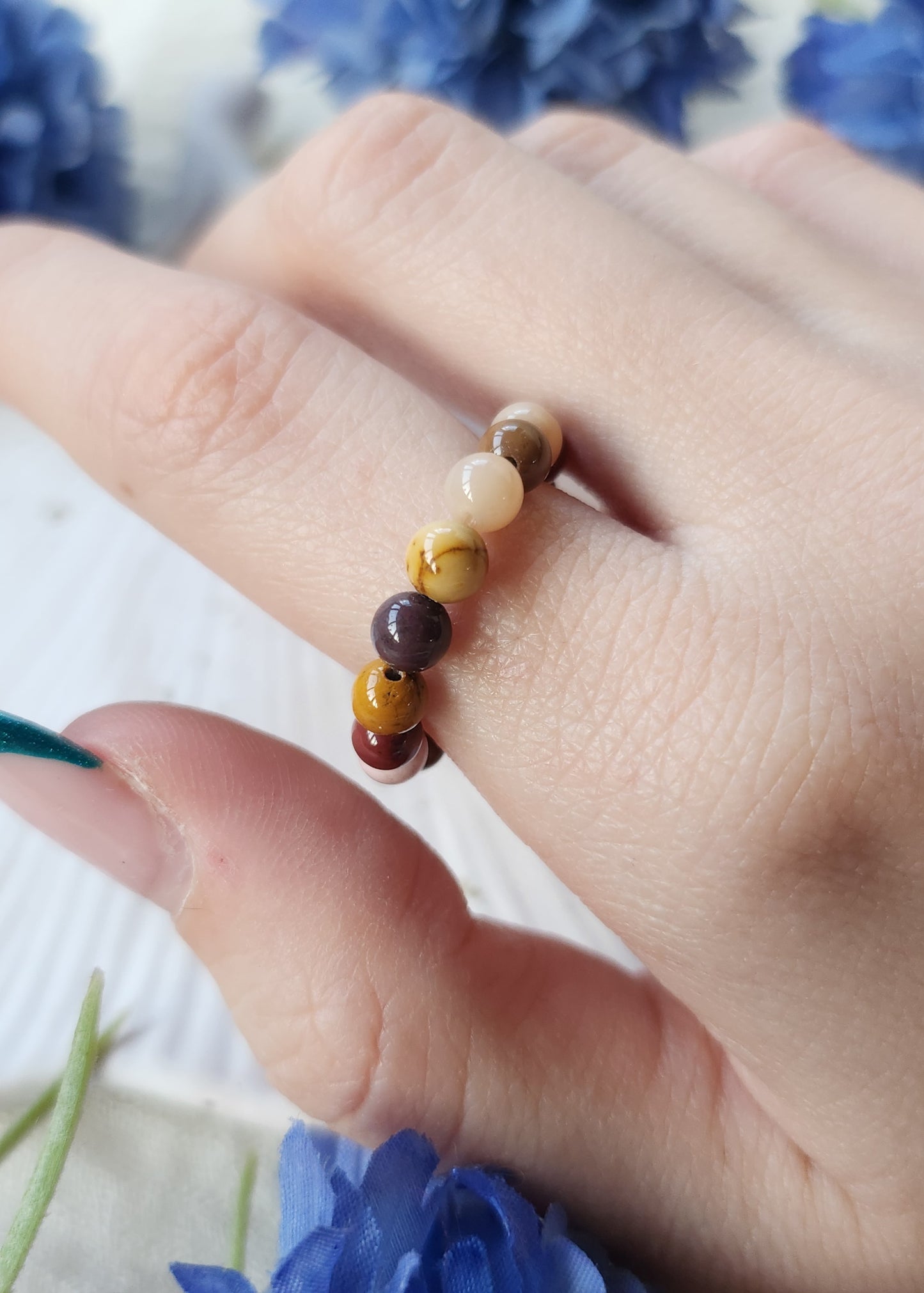 Anello a molla Mookaite