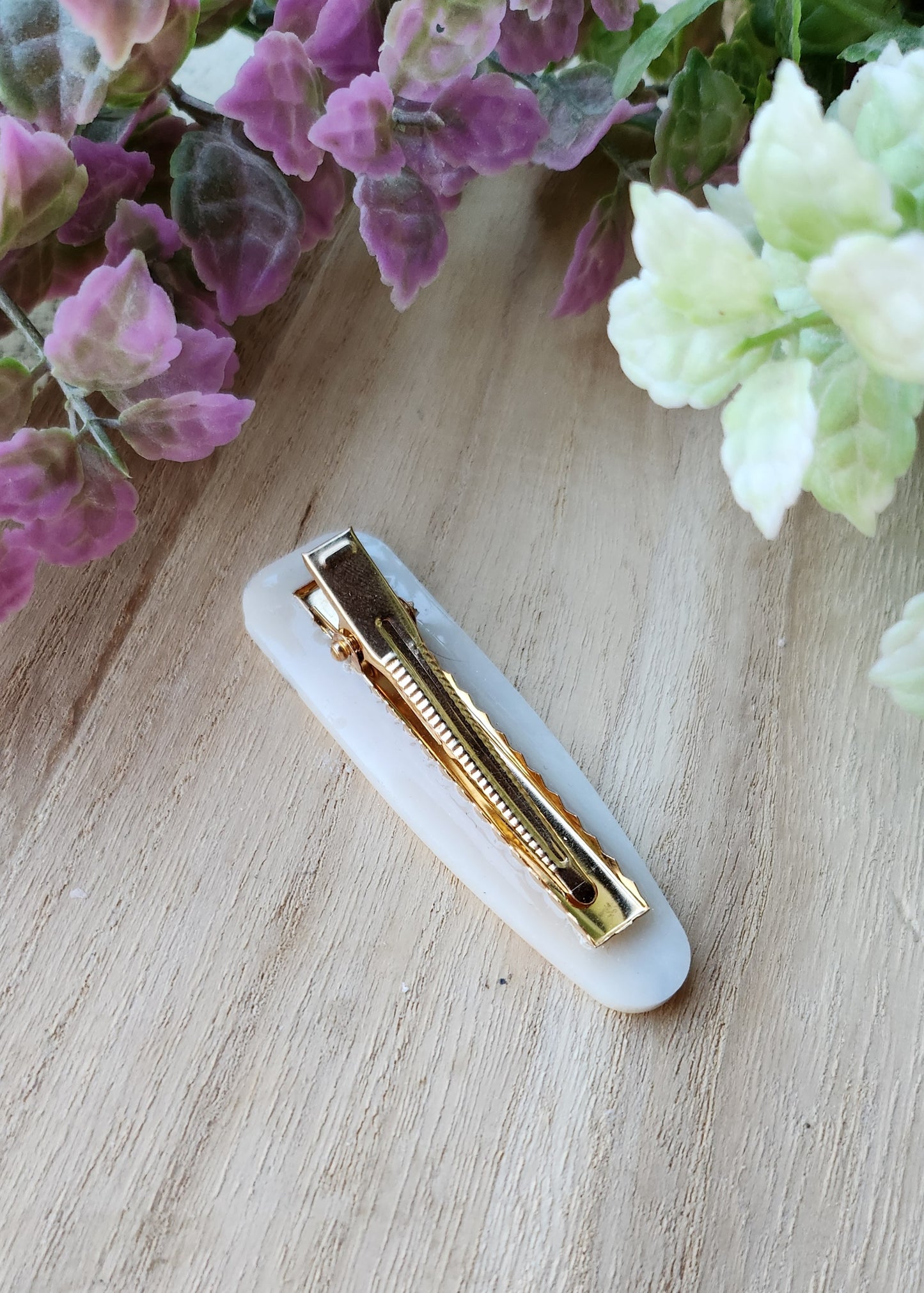 Hair clip bianca con foglia argento