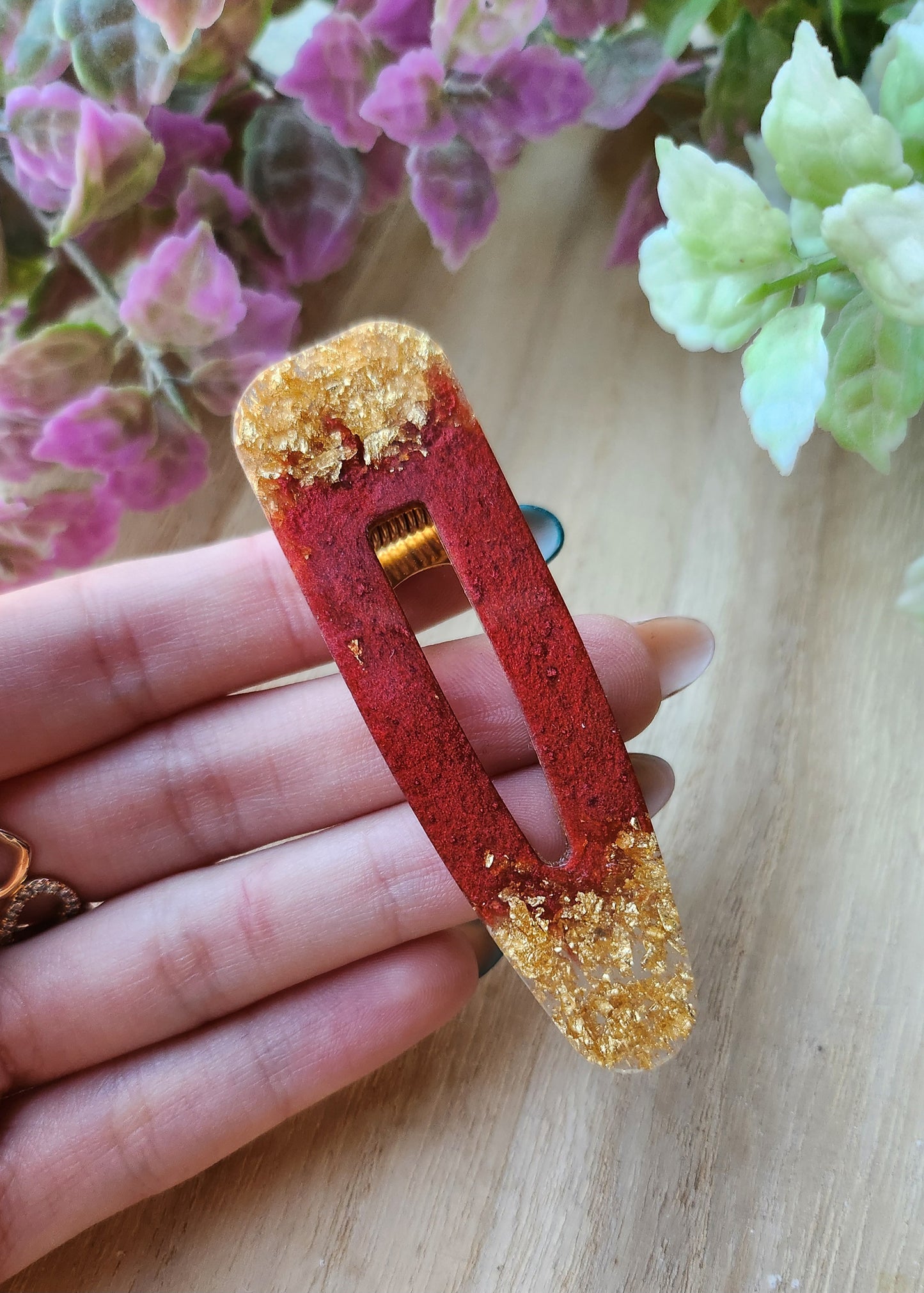 Hair clip rossa con foglia oro