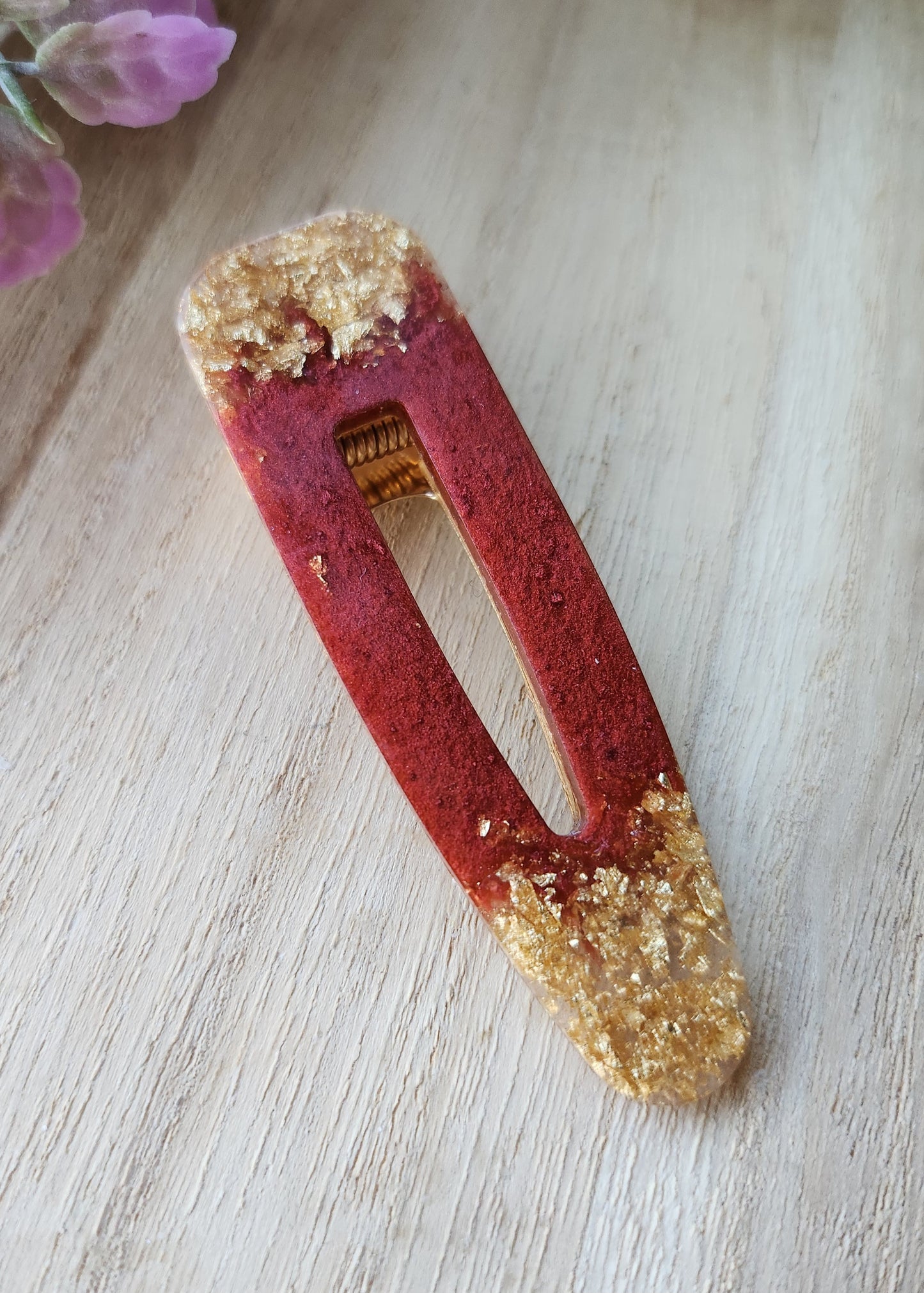 Hair clip rossa con foglia oro