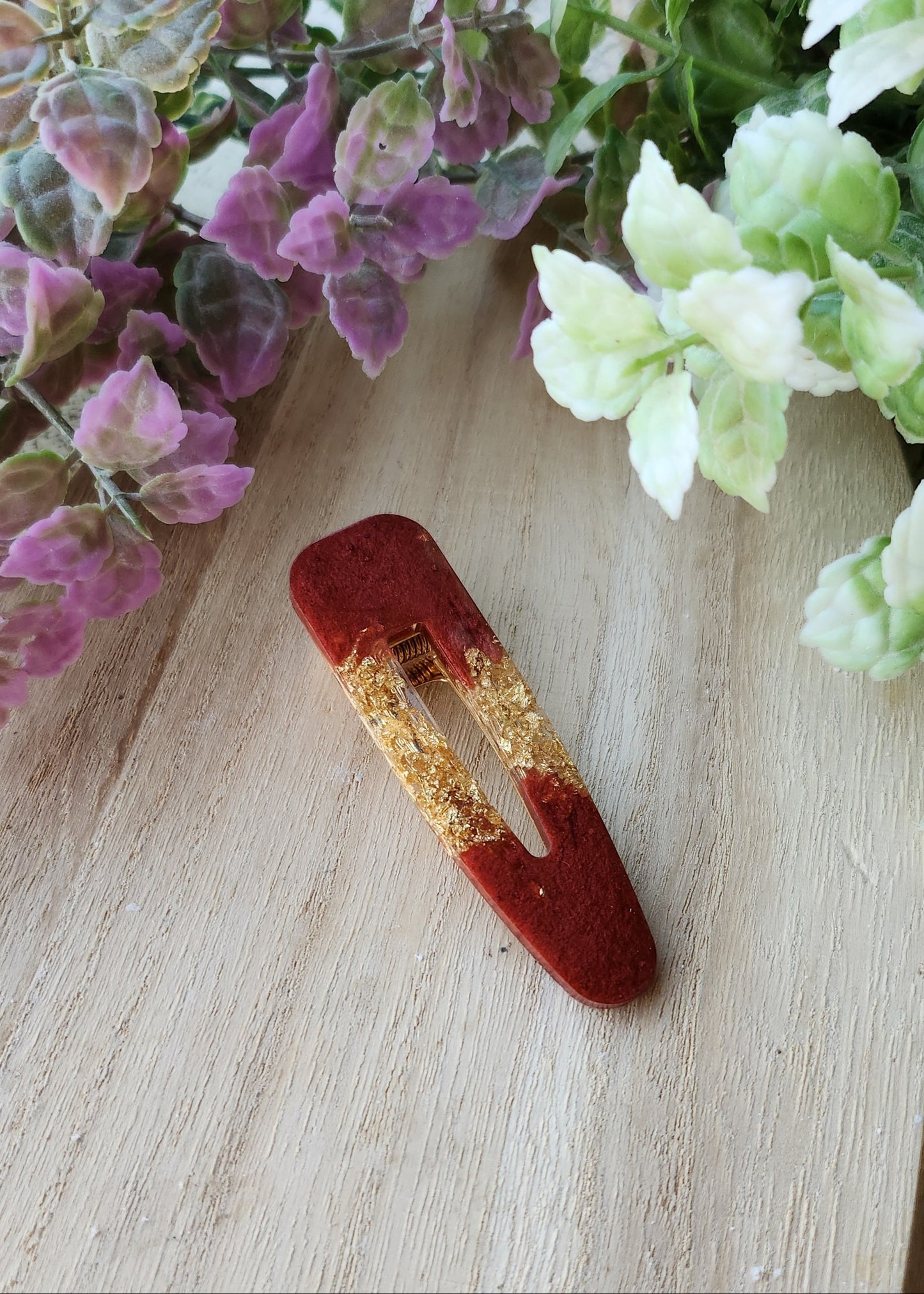 Hair clip rossa con foglia oro