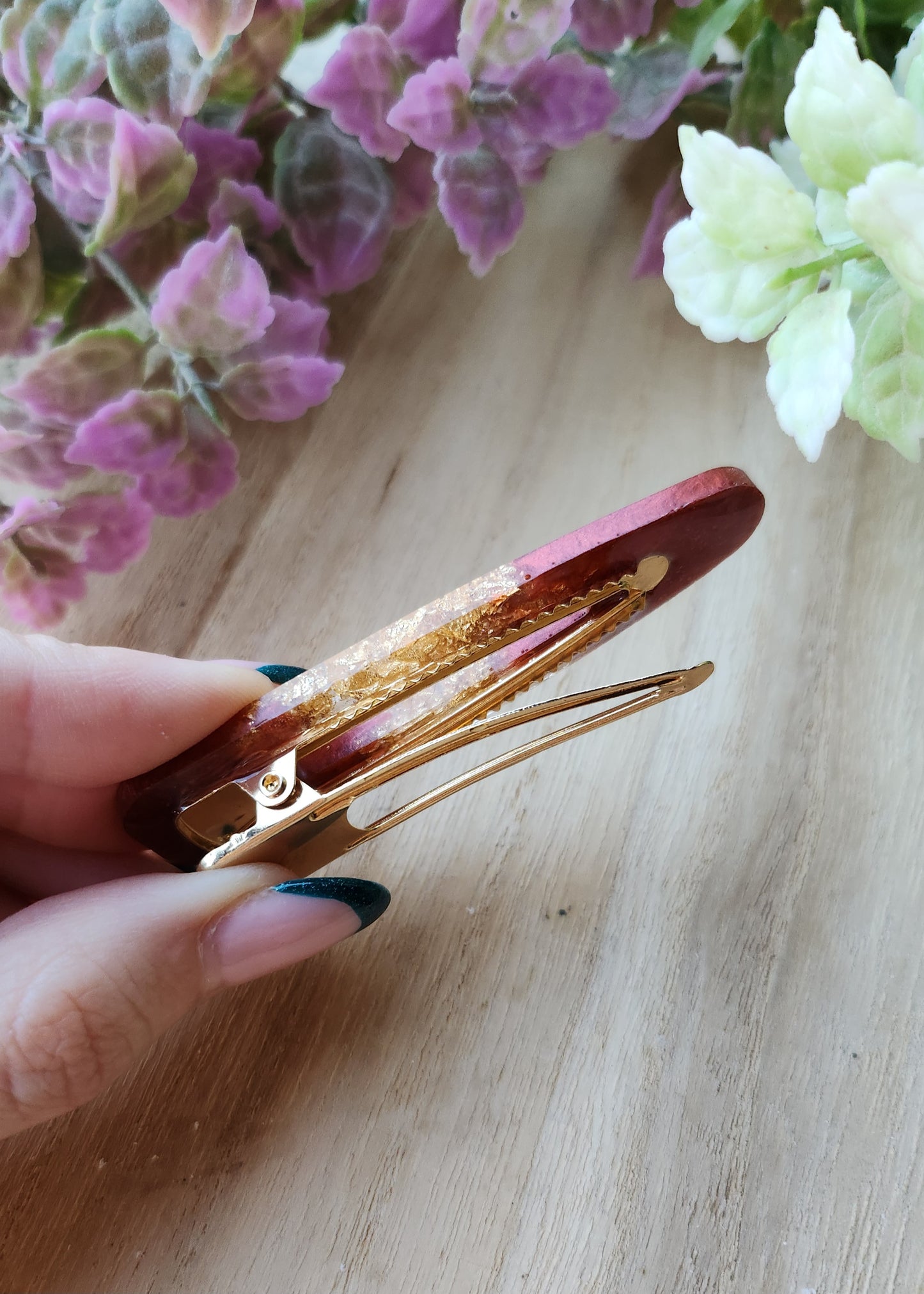 Hair clip rossa con foglia oro
