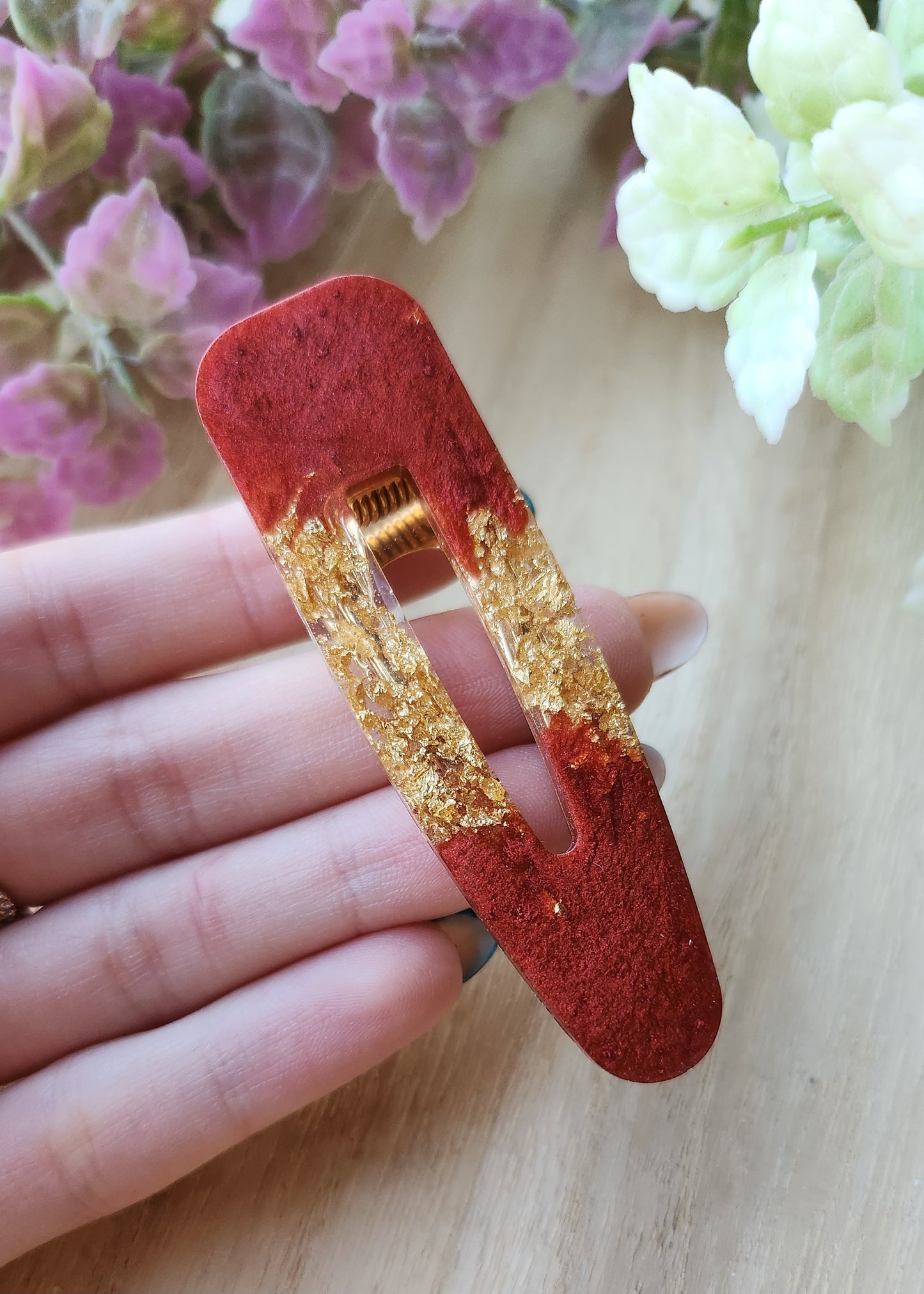 Hair clip rossa con foglia oro