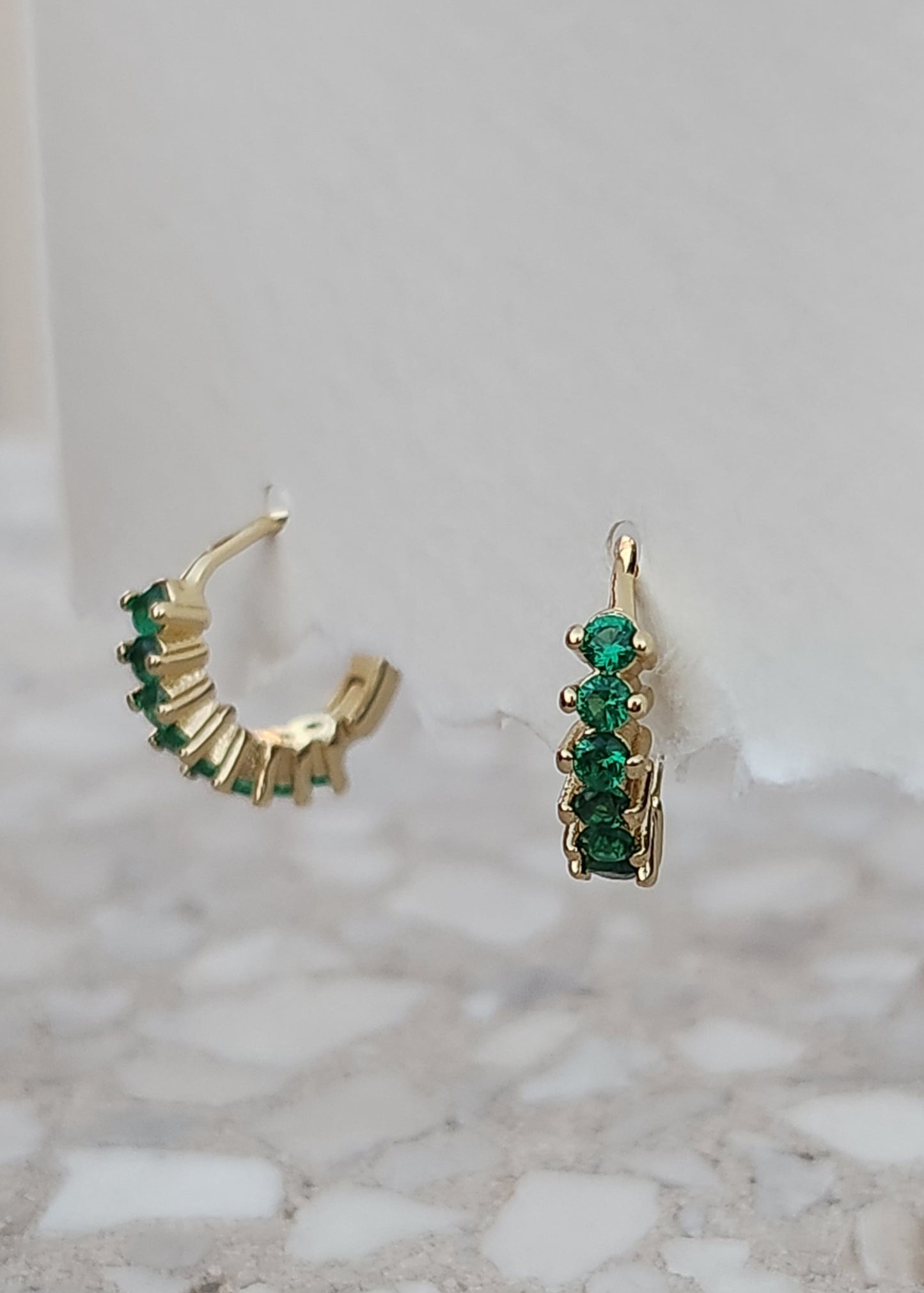 Orecchini a cerchietto con Zirconi