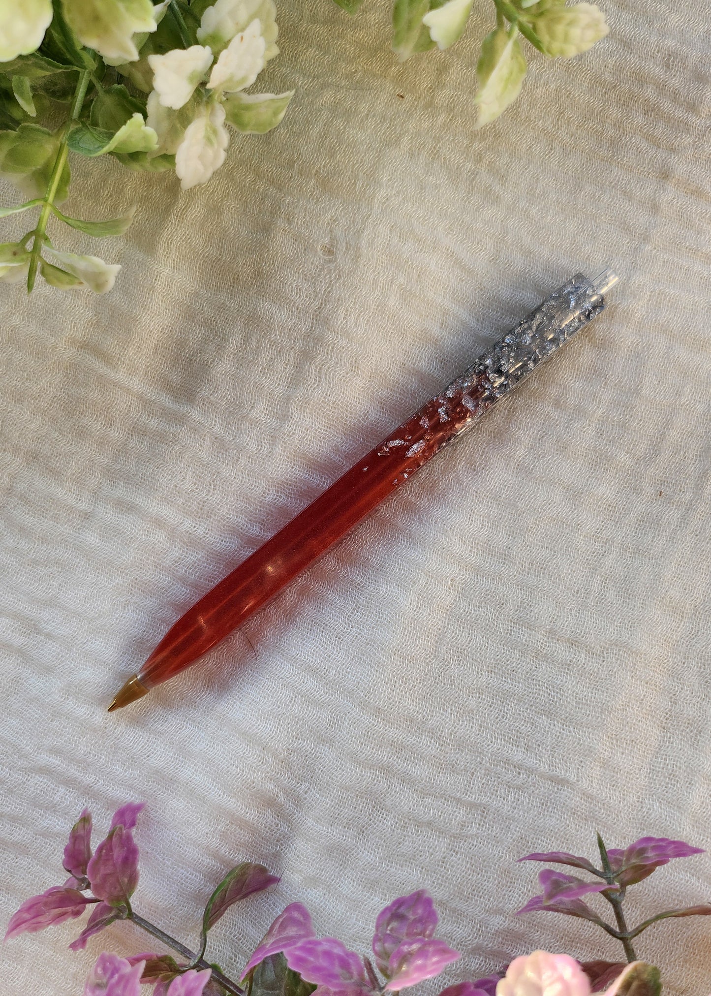 Penna ricaricabile in resina rossa e argento