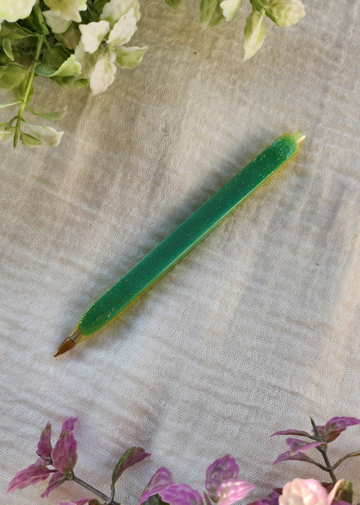 Penna ricaricabile in resina verde e gialla